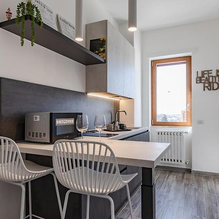 Licia & Tonino Apartments Near The Station Lecce Exteriör bild