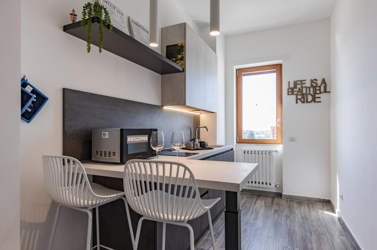 Licia & Tonino Apartments Near The Station Lecce Exteriör bild