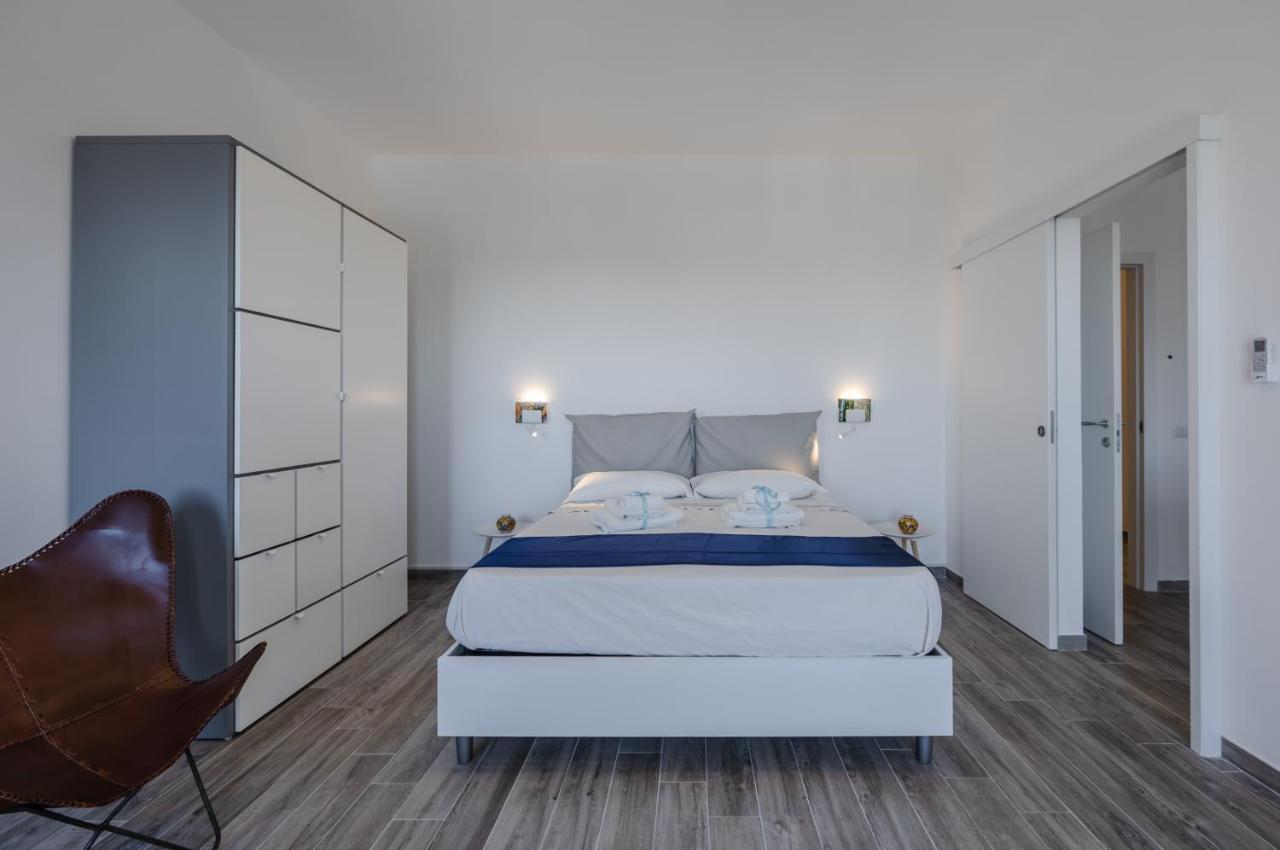 Licia & Tonino Apartments Near The Station Lecce Exteriör bild