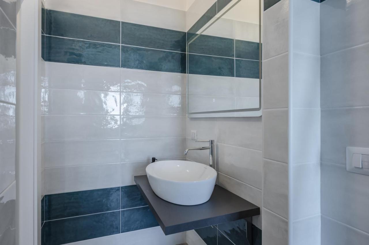 Licia & Tonino Apartments Near The Station Lecce Exteriör bild