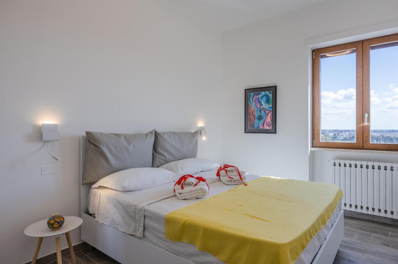 Licia & Tonino Apartments Near The Station Lecce Exteriör bild