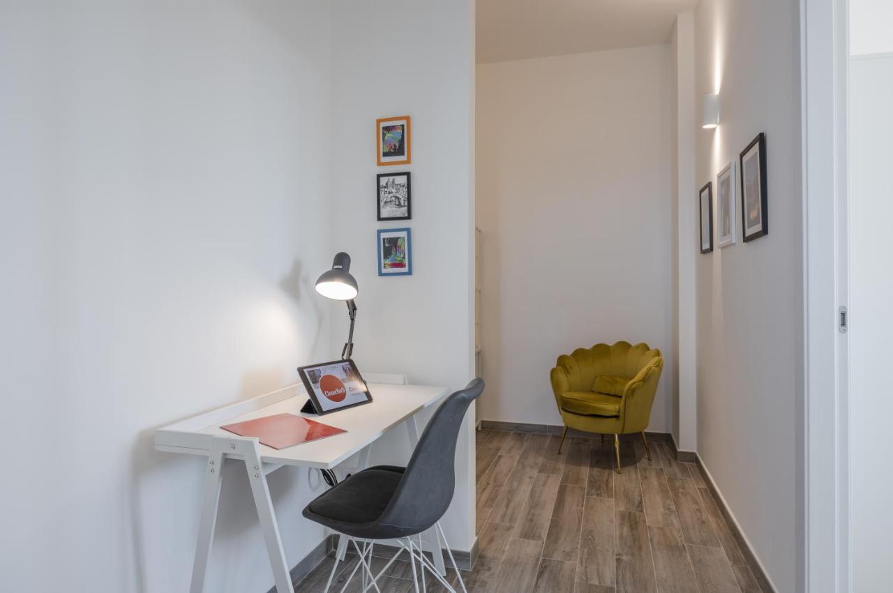 Licia & Tonino Apartments Near The Station Lecce Exteriör bild